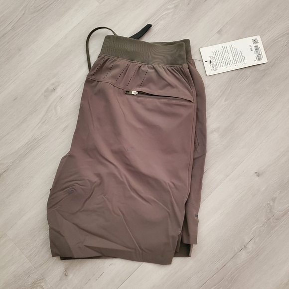 Lululemon License to train short - Picture 2 of 6